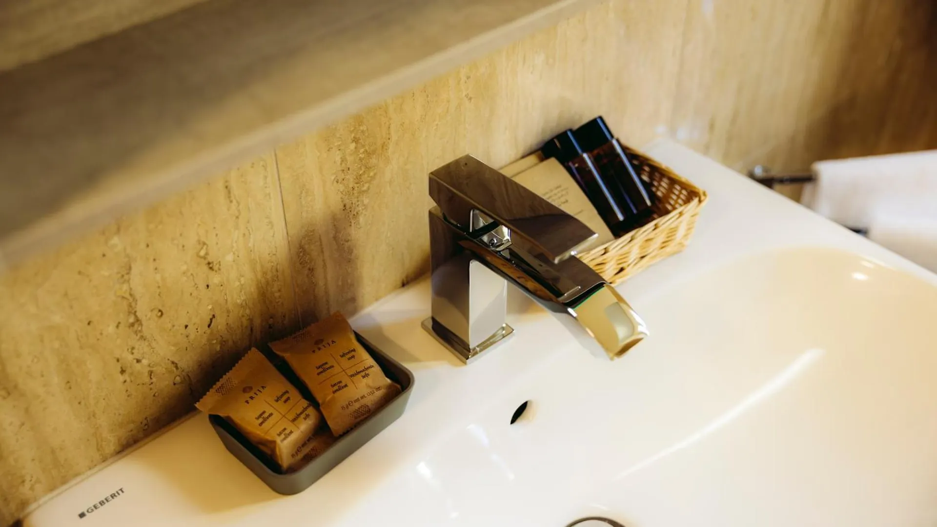 Eap Suites, Βερόνα
