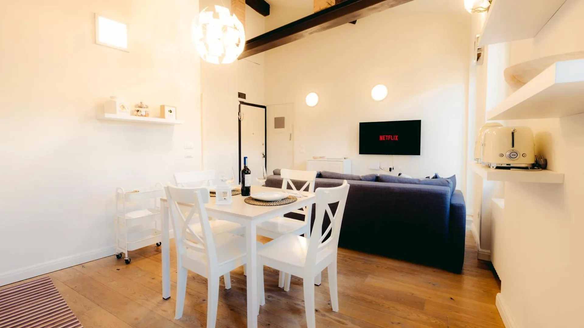 Eap Suites, Verona Apartment