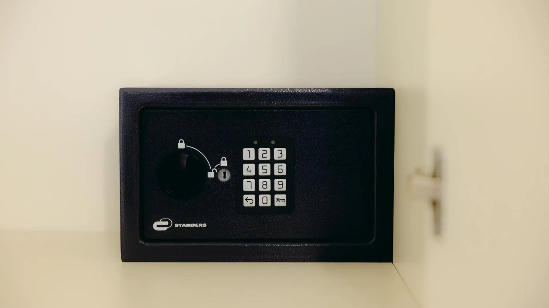 Eap Suites, Verona 0*,